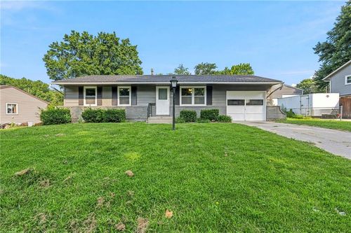 902 N Ute St, Independence, MO, 64056-1949 | Card Image