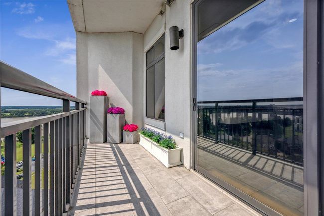 APT-1104 - 717 S Riverside Dr, Condo with 2 bedrooms, 2 bathrooms and null parking in Memphis TN | Image 31