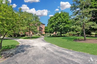 309 - 1117 S Old Wilke Road, Condo with 2 bedrooms, 2 bathrooms and 1 parking in Arlington Heights IL | Image 2