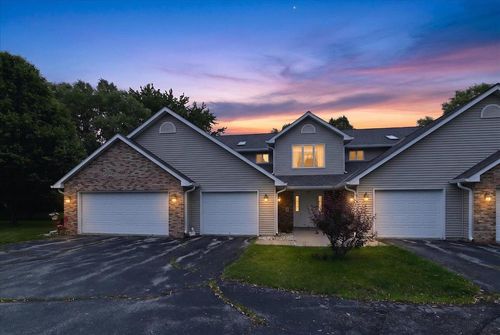 4-494 Cledell St, Oregon, WI, 53575-3654 | Card Image
