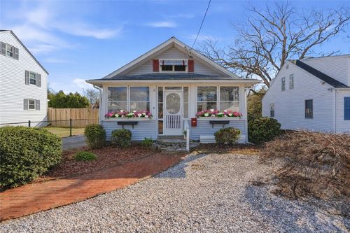 68 Packard Ave, Warwick, RI, 02886-4721 | Card Image