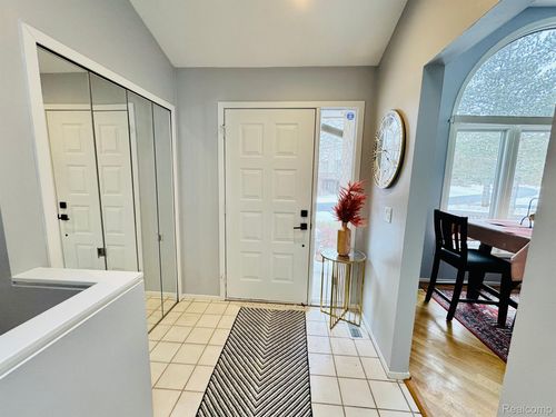 unit-8-6830 Heron Point, West Bloomfield Charter Township, MI, 48323 | Card Image