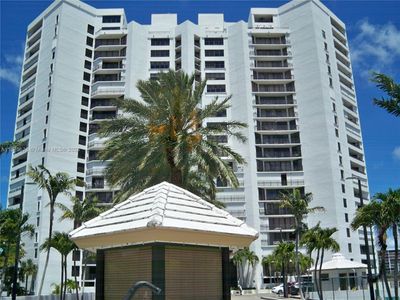 505 - 300 Three Islands Blvd, Condo with 2 bedrooms, 2 bathrooms and null parking in Hallandale Beach FL | Image 1