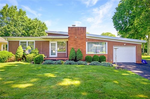 8259 Walter St Nw, Massillon, OH, 44646-1884 | Card Image