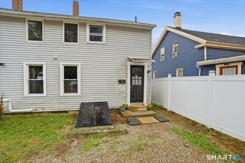 67 Pomfret St, Putnam, CT, 06260-1804 | Card Image