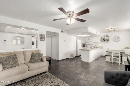 2017-18811 N 19th Ave, Phoenix, AZ, 85027-5285 | Card Image