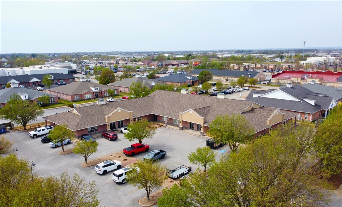 105 Se 22Nd St, Bentonville, AR 72712