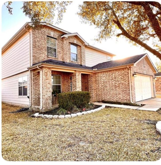 Front of the house | Image 8