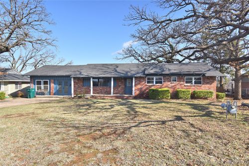 105 E Saddle Rock Rd, Sand Springs, OK, 74063-4105 | Card Image