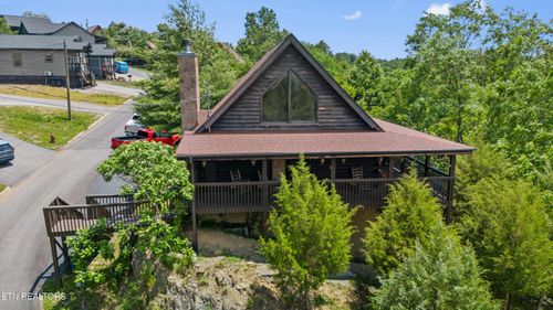2028 Eagle Feather Dr, Sevierville, TN, 37876-0687 | Card Image