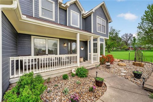 905 Florence Ave, Raymore, MO, 64083-9482 | Card Image