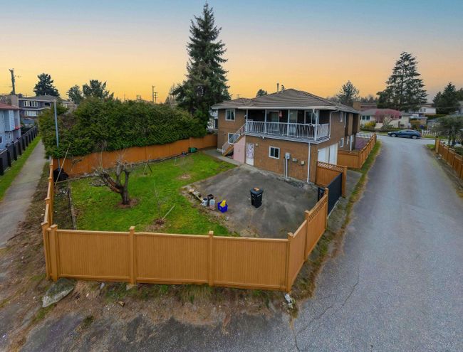 6338 Neville Street, House other with 8 bedrooms, 6 bathrooms and 3 parking in Burnaby BC | Image 29