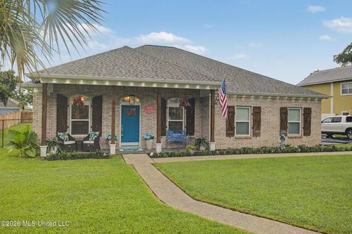 213 E Third St, Long Beach, MS, 39560-6105 | Card Image