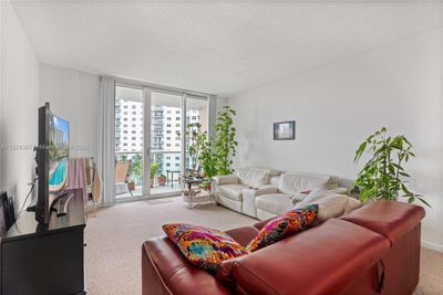 621 - 19380 Collins Ave, Condo with 1 bedrooms, 1 bathrooms and null parking in Sunny Isles Beach FL | Image 1