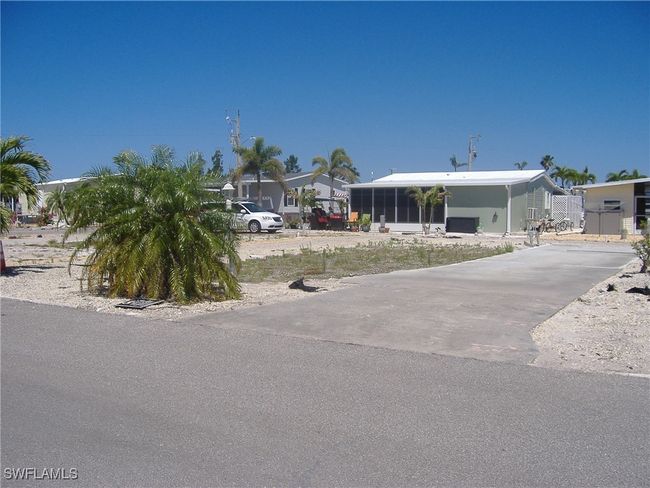Lot & driveway with Christmas palm trees | Image 16