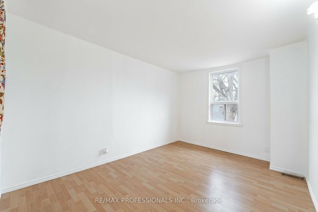 12 O'hara Ave, House attached with 3 bedrooms, 1 bathrooms and 1 parking in Toronto ON | Image 20