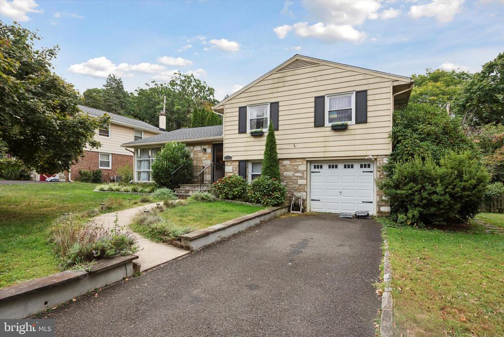 Laverock Rd, Glenside, PA 19038