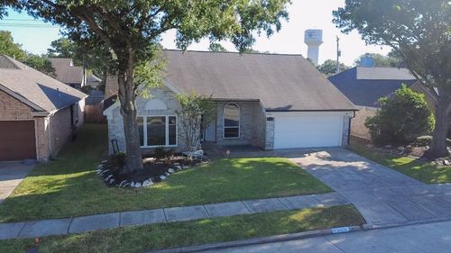 16039 Surrey Woods Dr, Friendswood, TX, 77546-3131 | Card Image