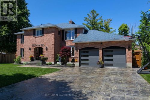 952 Chancery St, Kingston, ON, K7P1R3 | Card Image