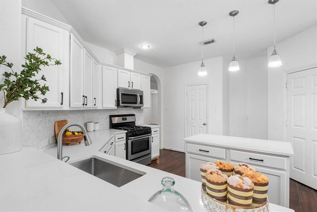 2023 Creek Run Dr, House other with 4 bedrooms, 3 bathrooms and 2 parking in Pearland TX | Image 36