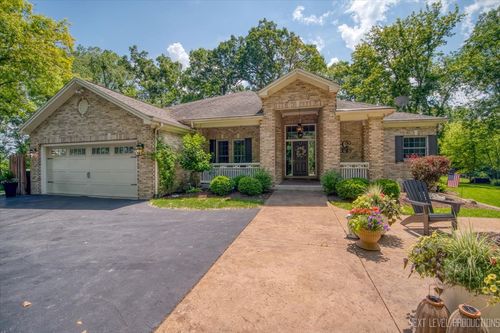 15N022 Brier Hill Rd, Hampshire, IL, 60140-8107 | Card Image