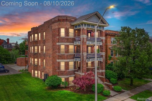 4-242 Palmer St, Detroit, MI, 48202-3832 | Card Image