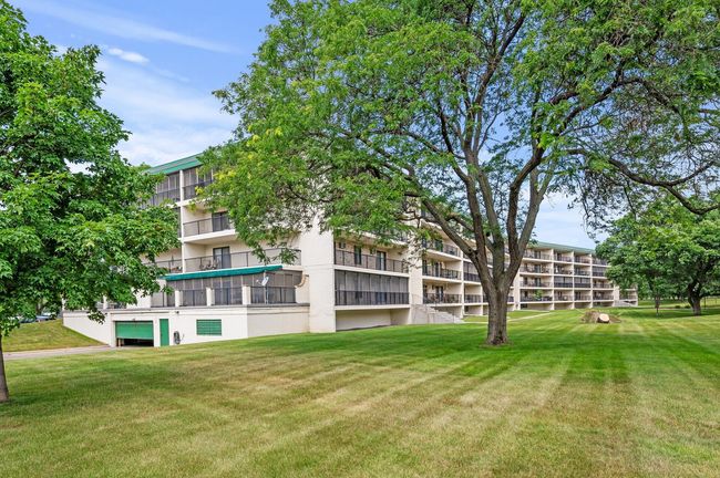 APT-514 - 10511 Cedar Lake Rd, Condo with 3 bedrooms, 2 bathrooms and null parking in Minnetonka MN | Image 46