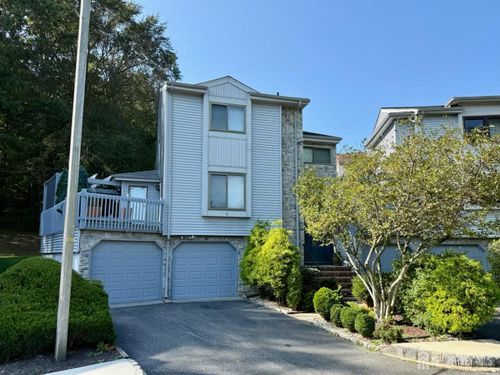 5 Viburnum Ct, East Brunswick, NJ, 08816-2782 | Card Image