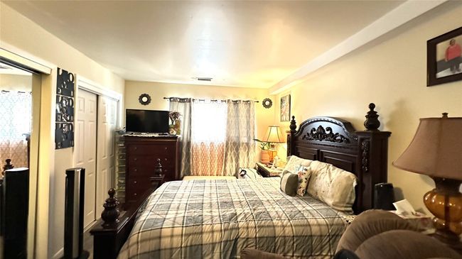 View of bedroom | Image 7