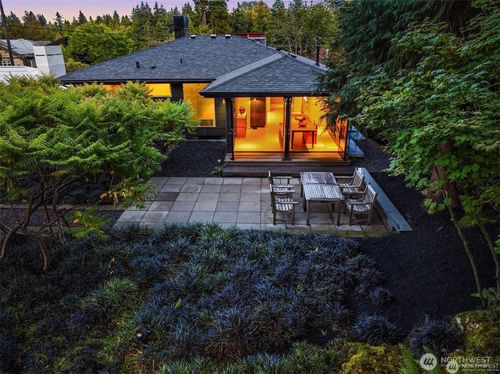 1207 26th Avenue E, Seattle, WA, 98112 | Card Image