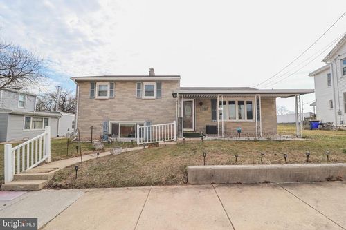 181 S Main St, MOUNT WOLF, PA, 17347-6721 | Card Image