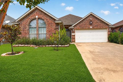 8955 River Falls Dr, Fort Worth, TX, 76118-7773 | Card Image