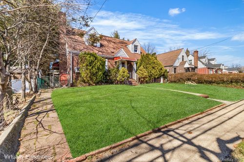 11 Henry St, Hempstead, NY, 11550-5709 | Card Image