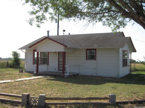 4111 Stapper Rd, Saint Hedwig, TX, 78152-9733 | Card Image