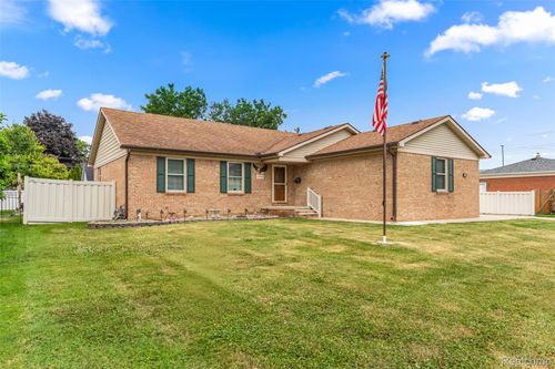 17054 Matthews St, Riverview, MI, 48193-4709 | Card Image