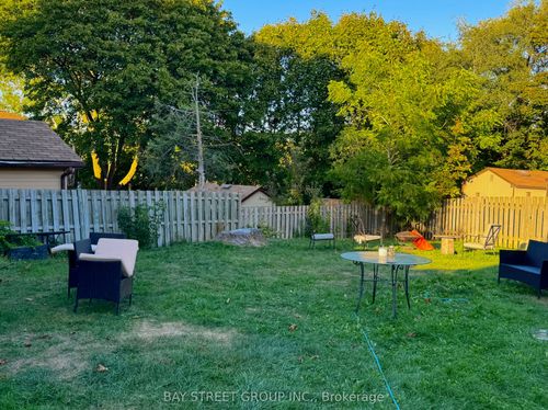 445 Harcourt Dr, Oshawa, ON, L1H6V8 | Card Image