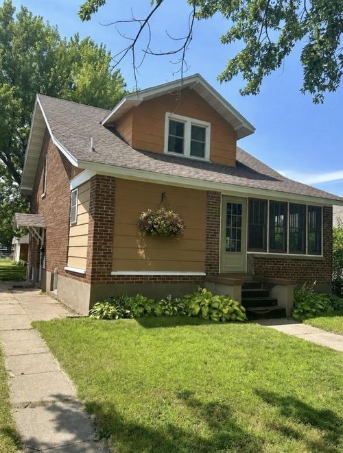 513 N Michigan St, Prairie Du Chien, WI, 53821-1217 | Card Image