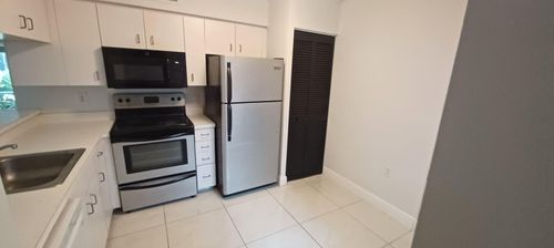 0-19111 Glenmoor Dr, West Palm Beach, FL, 33409-2787 | Card Image