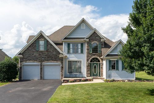 31 Hampton Dr, STUARTS DRAFT, VA, 24477-2654 | Card Image