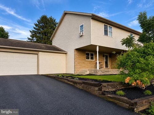 1686 Mapledale Rd, Elizabethtown, PA, 17022-8660 | Card Image