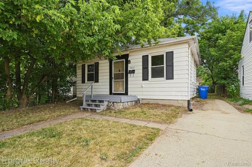 7511 Meadow Ave, Warren, MI, 48091-3021 | Card Image