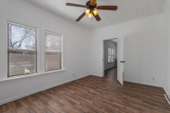 Spare room with dark hardwood / wood-style flooring, crown molding, and ceiling fan | Image 32