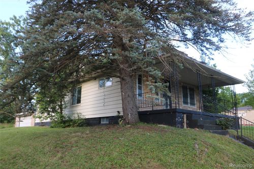 946 E Bundy Ave, Flint, MI, 48505-2290 | Card Image