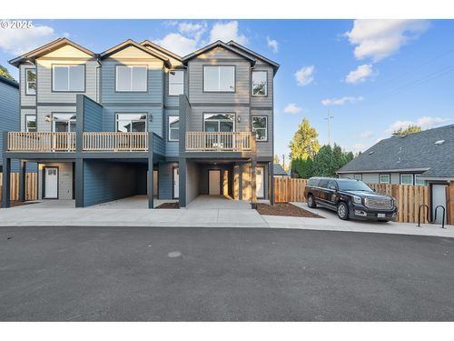 11193 Se Stark St, Portland, OR, 97216-3352 | Card Image