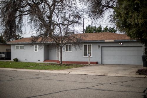622 W Howard Avenue, Visalia, CA, 93277 | Card Image