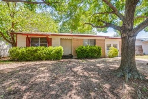704 Tanglewood Dr, Hurst, TX, 76053-7010 | Card Image