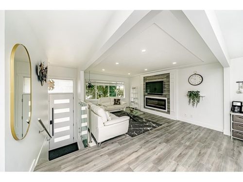 14927 Kew Dr, Surrey, BC, V3R4Y1 | Card Image