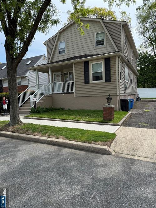57 Oak St, Rochelle Park, NJ, 07662-4209 | Card Image