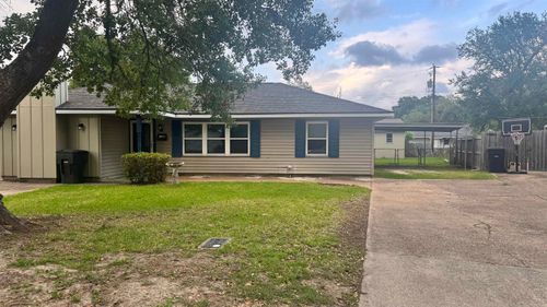 719 S 14th St, Nederland, TX, 77627-4239 | Card Image