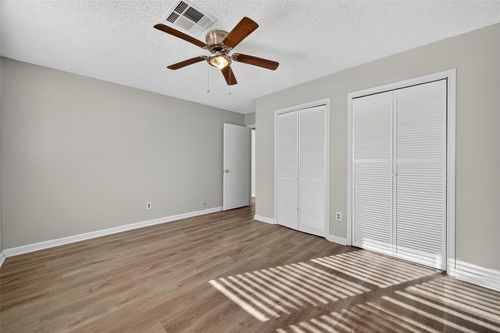 6746 Thornwall St, Houston, TX, 77092-4629 | Card Image